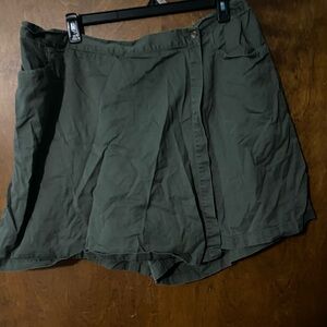 24w Olive Colored Skort By White Stag elastic on side of waist